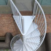 Rondo-Zink-Color_weiss_Aussentreppe